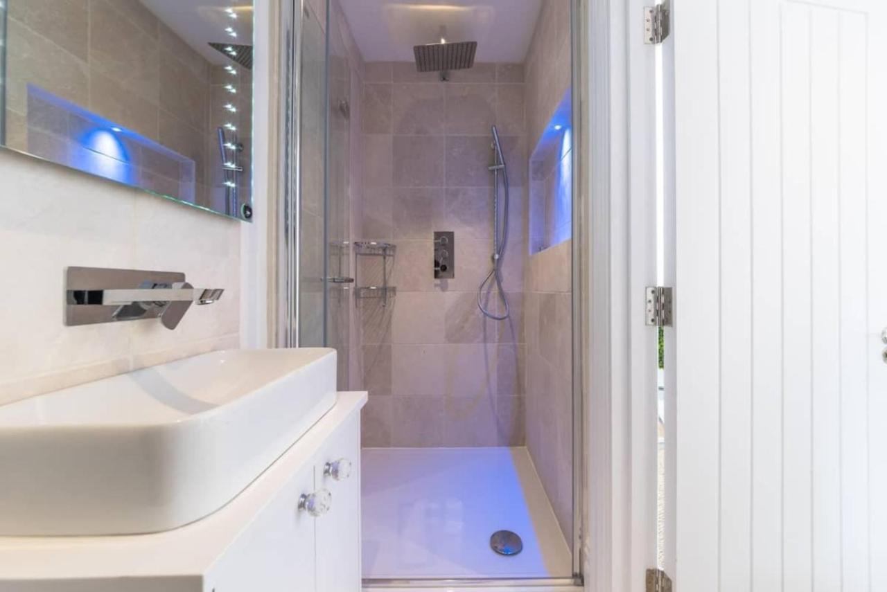 Luxury 2 Bed Apartment With Sw Facing Terrace Londres Extérieur photo